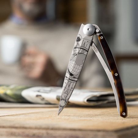 37g Ambered Turtle Knife - Globe Trotter