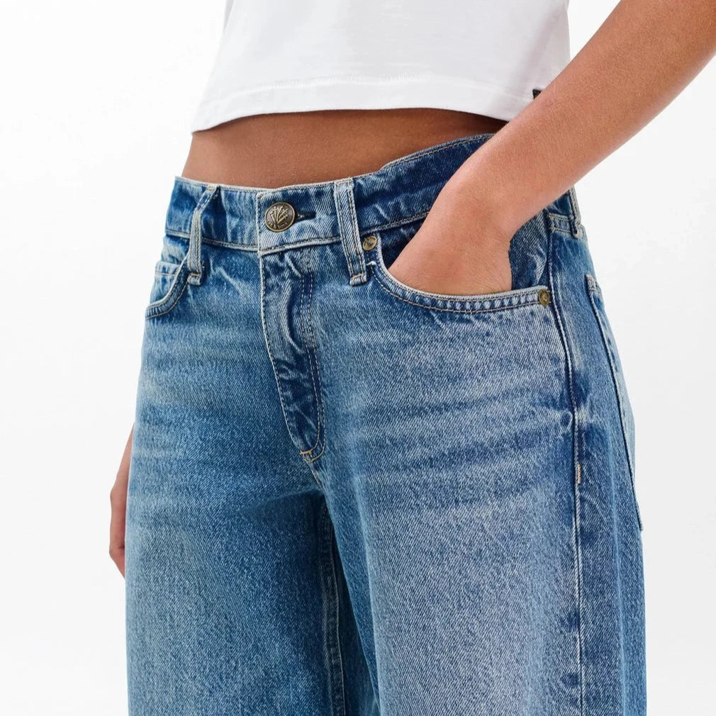 Saige Relaxed Straight Jeans | Echo