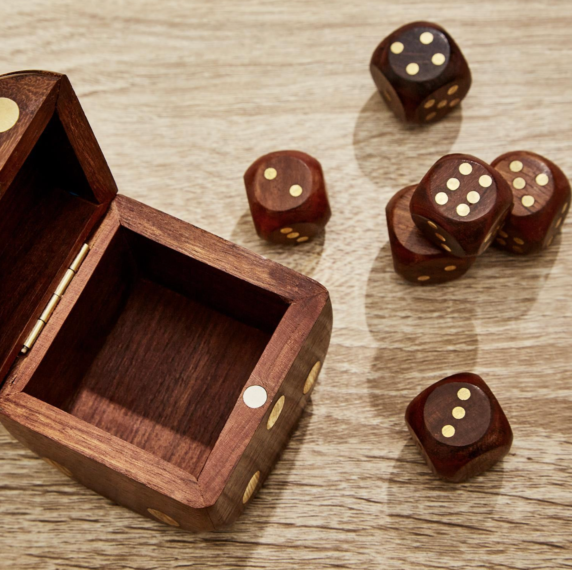 Wood Dice Box with Siz Dice