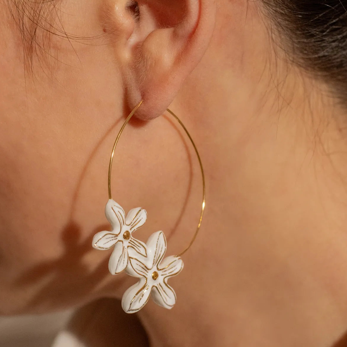 White Erine Flowers Hoop Earrings