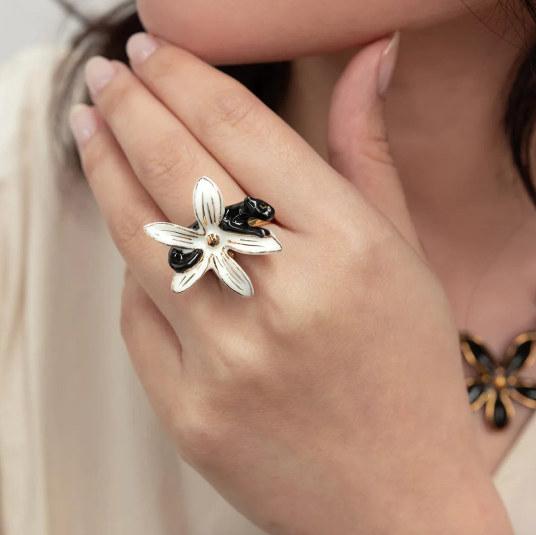 White Erine Flower & Black Panther Ring
