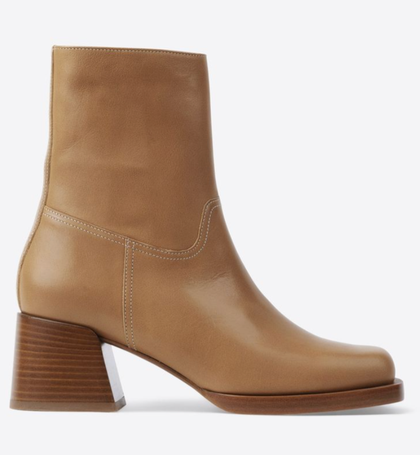 Joan Boot