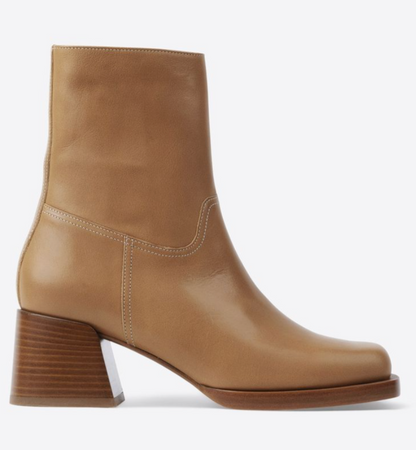 Joan Boot