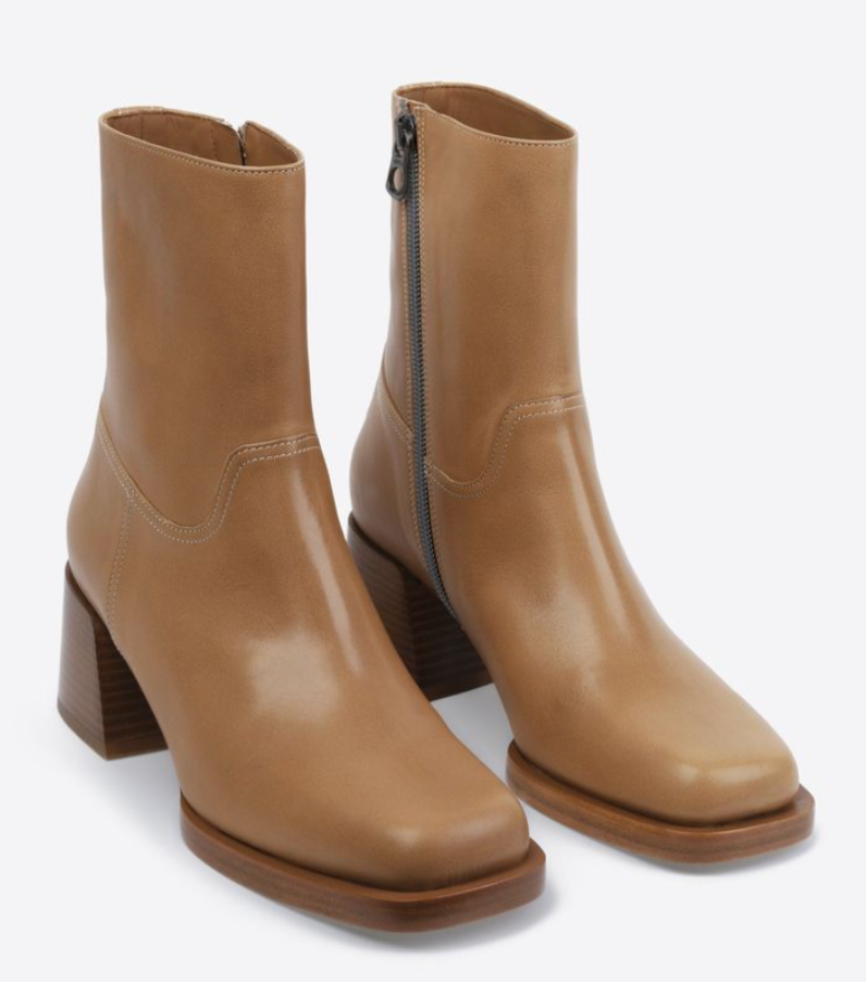 Joan Boot