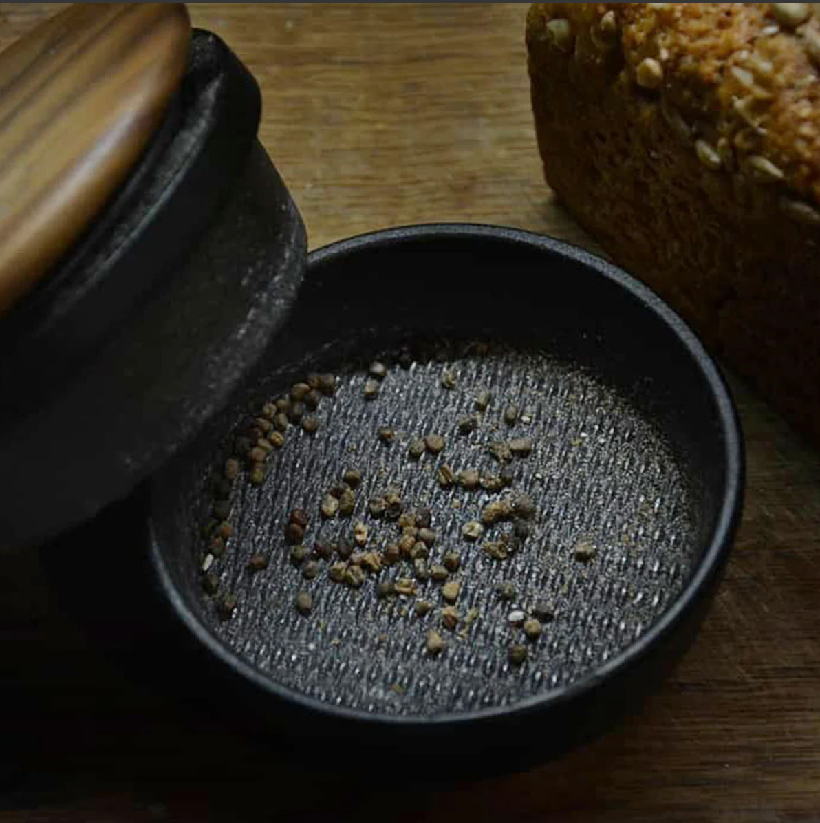 Big Swing Pepper/Spice Mill with Walnut Lid