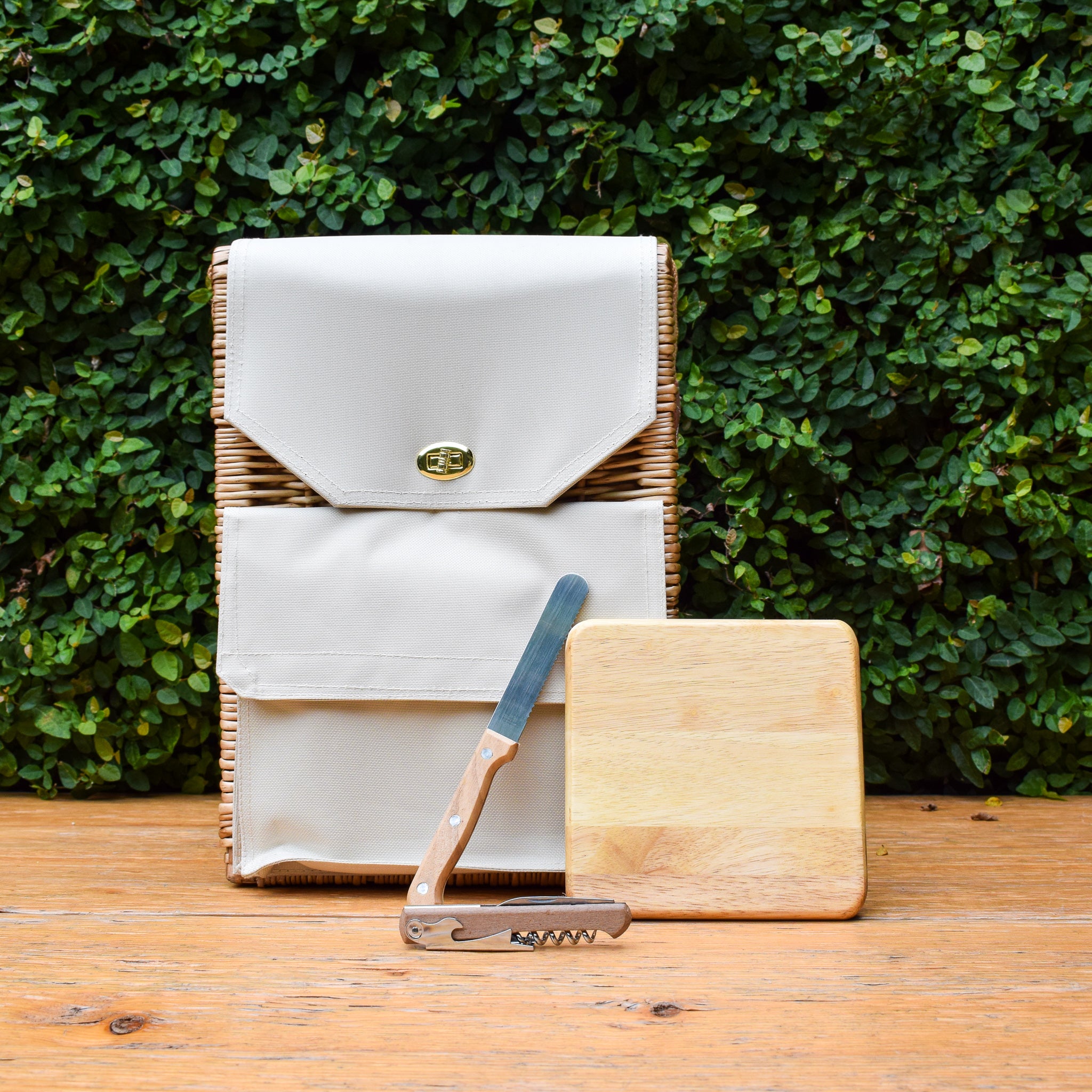 Corsica Wine Basket | Hearth and Soul | Picnic Basket | Outdoor Entertaining | Picnic Time | Wine Basket